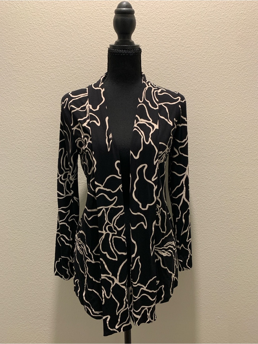Chico's Black and Cream Open-Front Floral Cardigan (Size 00/XS; Equivalent To 2)